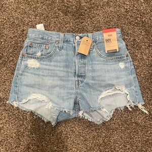 New Levi 501 shorts size 28